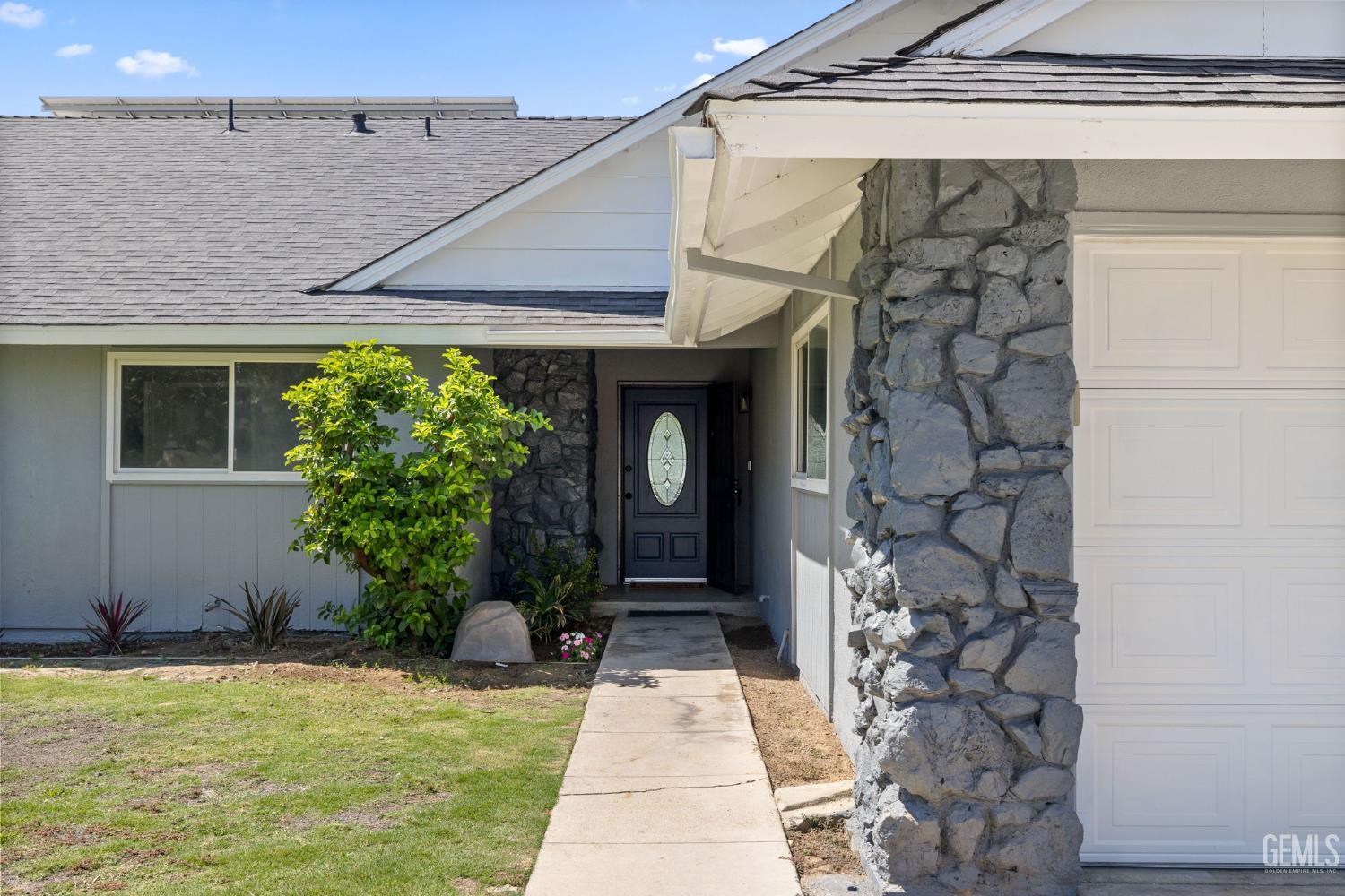 Property Photo: 4205 Glenbrook Avenue CA 93306