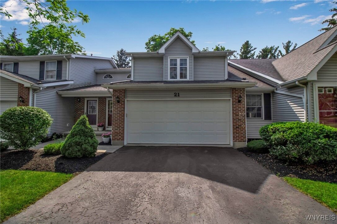 Property Photo:  21 Towne Square Drive  NY 14086 