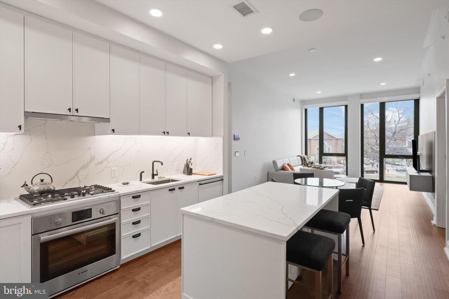 Property Photo:  1111 Pennsylvania Avenue SE 304  DC 20003 