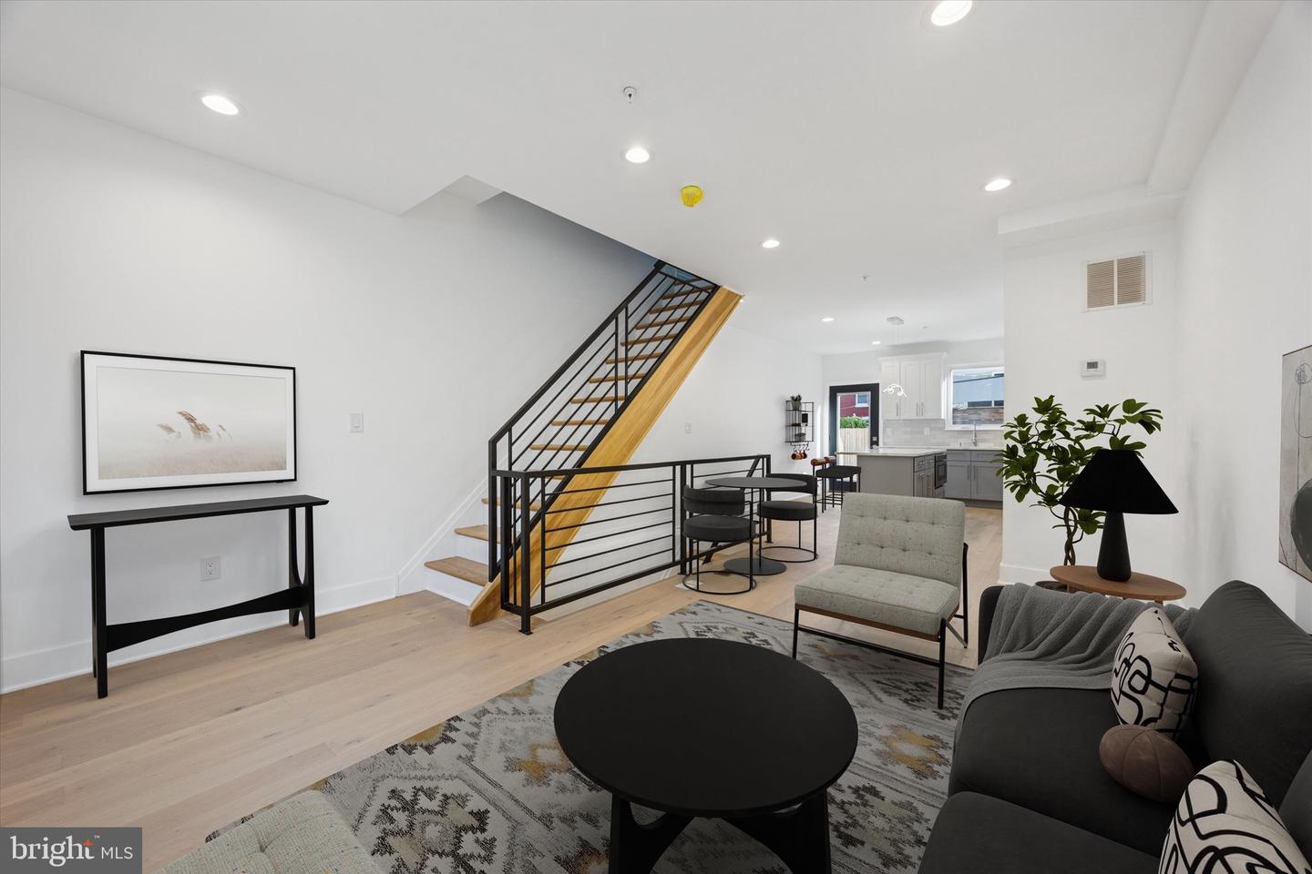 719 Mercy Street  Philadelphia PA 19148 photo