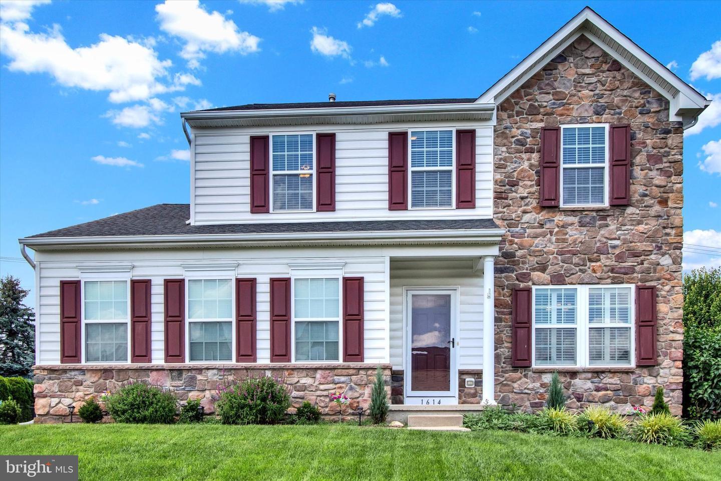 1614 W Thistle Dr  Reading PA 19610 photo