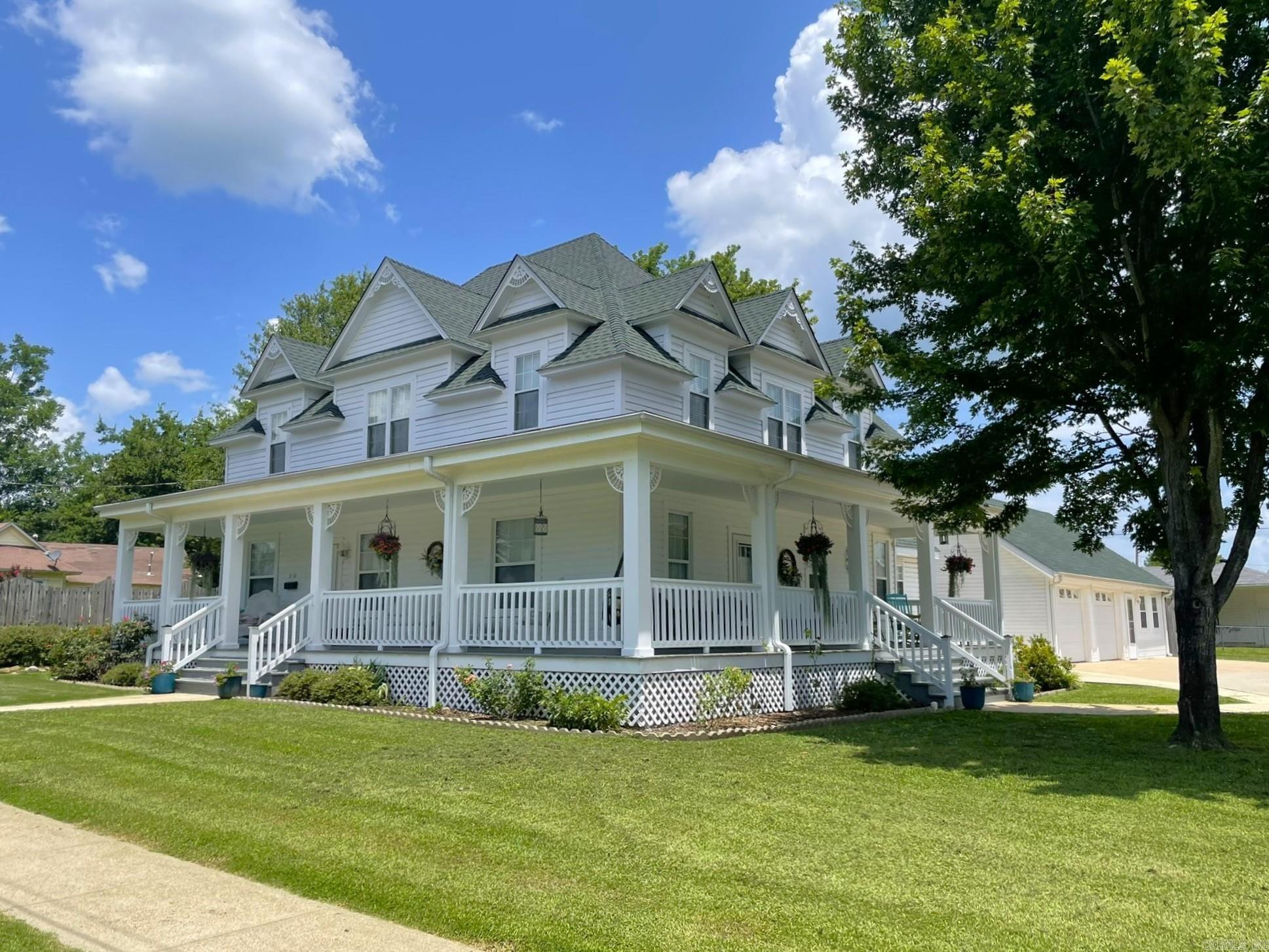 310 Tenth Street  Mena AR 71953 photo