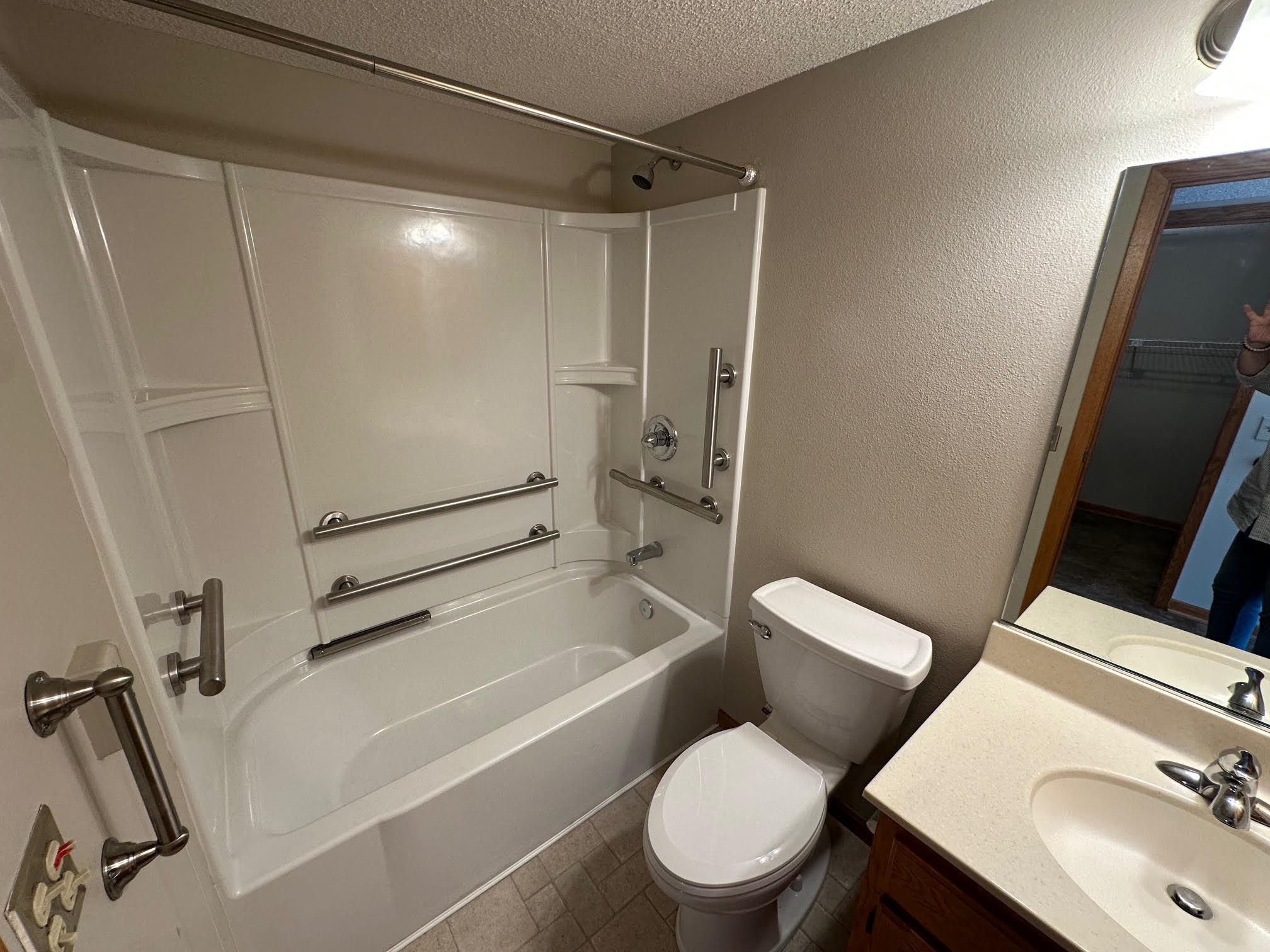 Property Photo:  2200 Hamilton Drive 204  IA 50014 