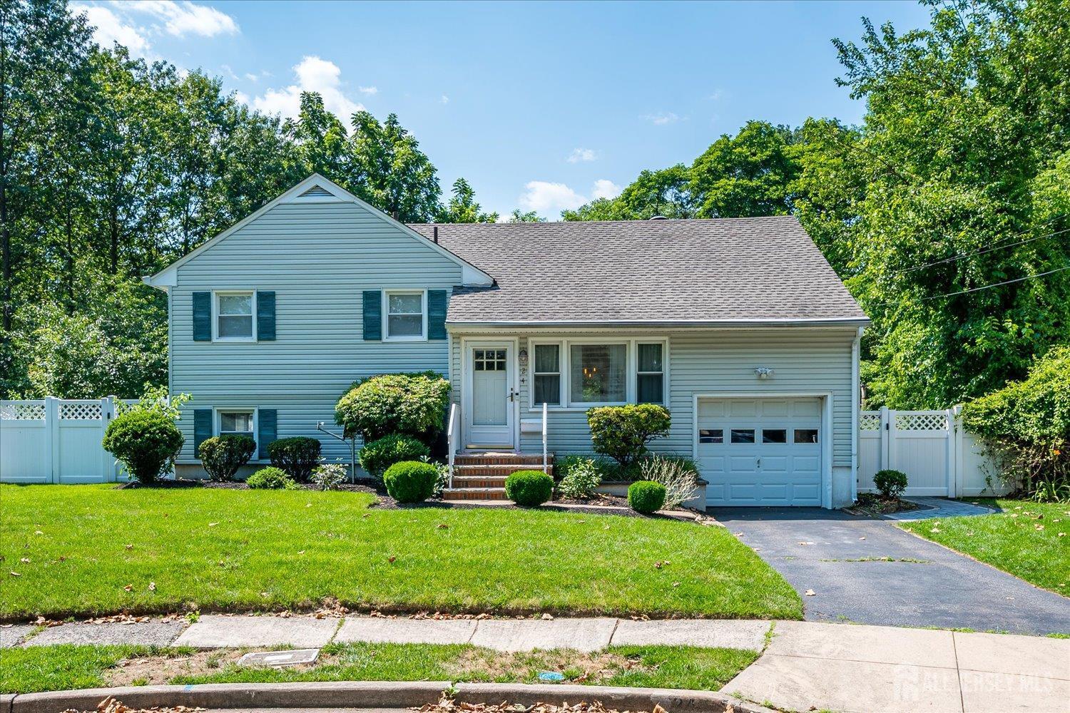 24 Turner Court  Metuchen NJ 08840 photo