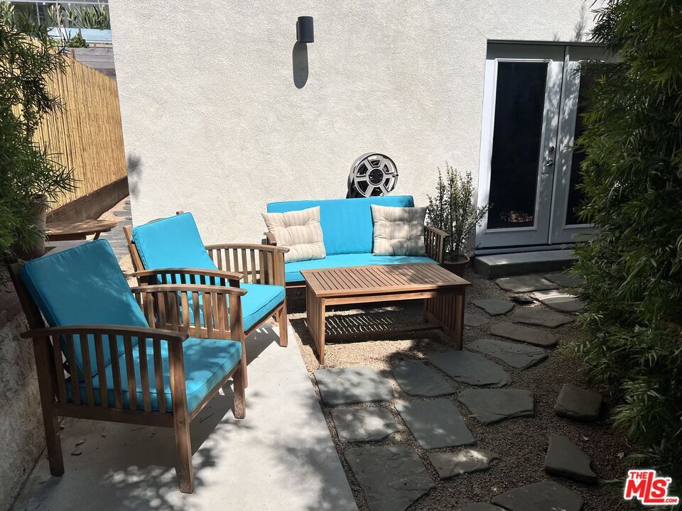 Property Photo: 506 1/2 N Croft Ave CA 90048