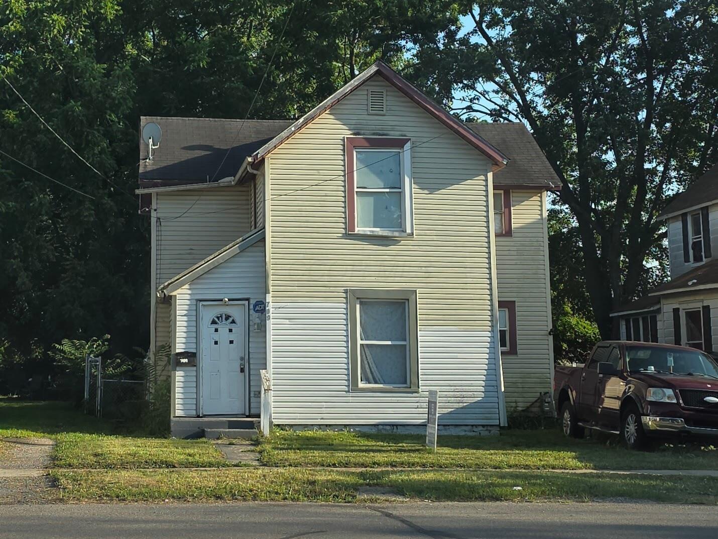Property Photo:  709 Silver Street  OH 43302 