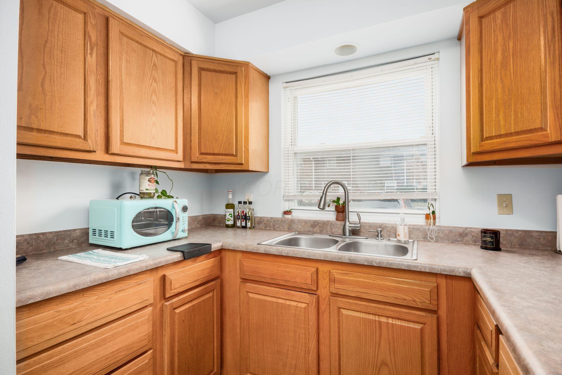 Property Photo: 1261 Woodbrook Lane OH 43223
