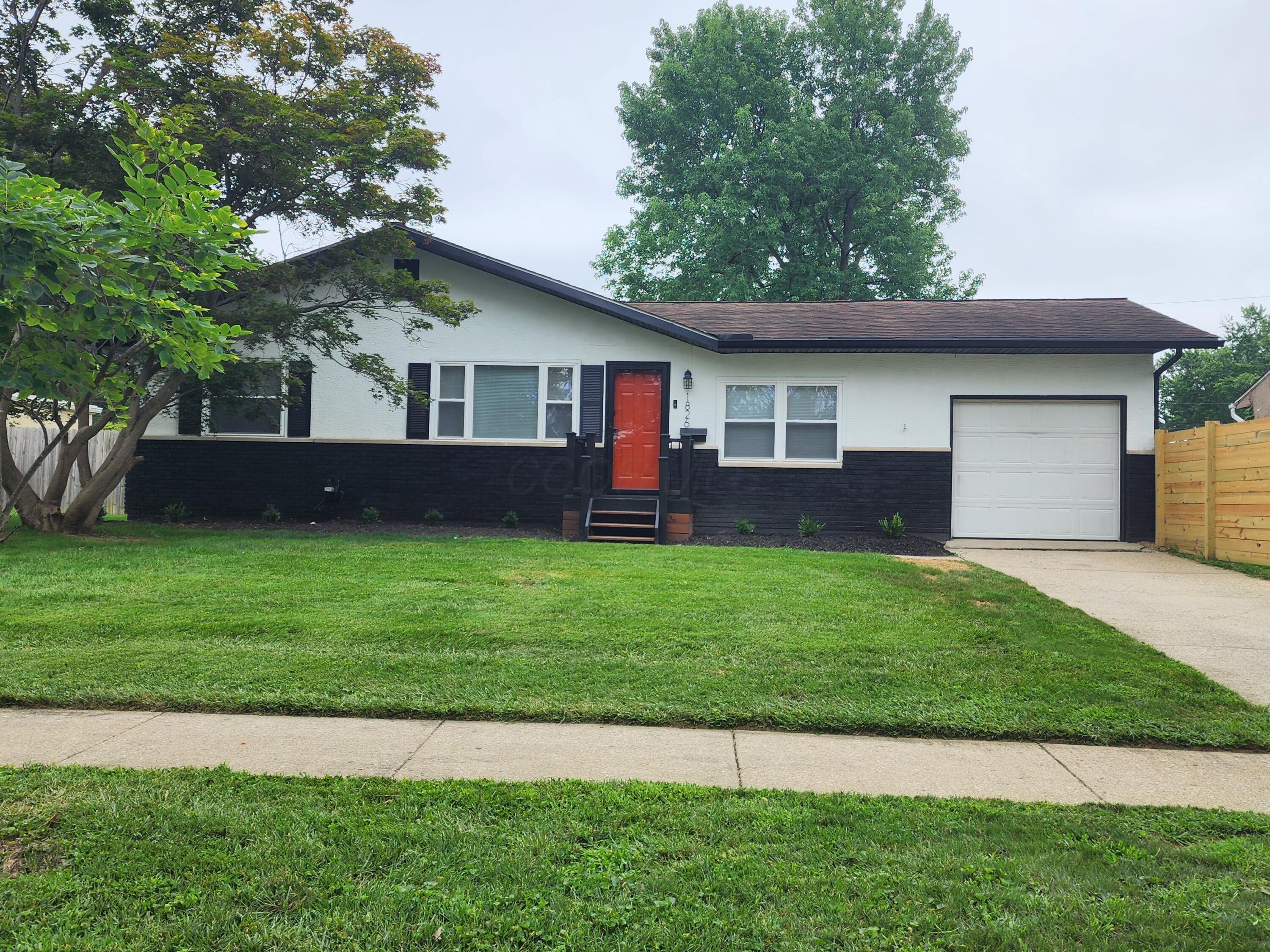Property Photo: 1826 Fleming Road OH 43232