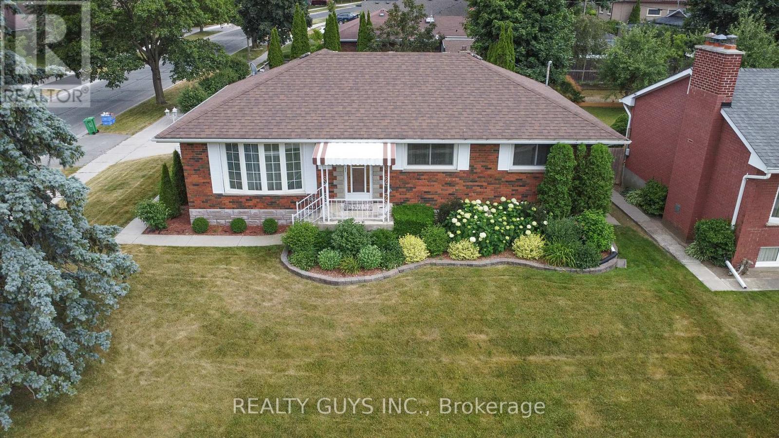 Property Photo: 1066 Glebemount Crescent ON K9H 6M3