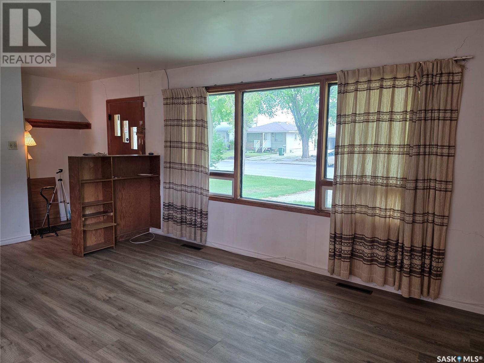 Photo de la propriété: 120 Rae Street SK S4R 3L6