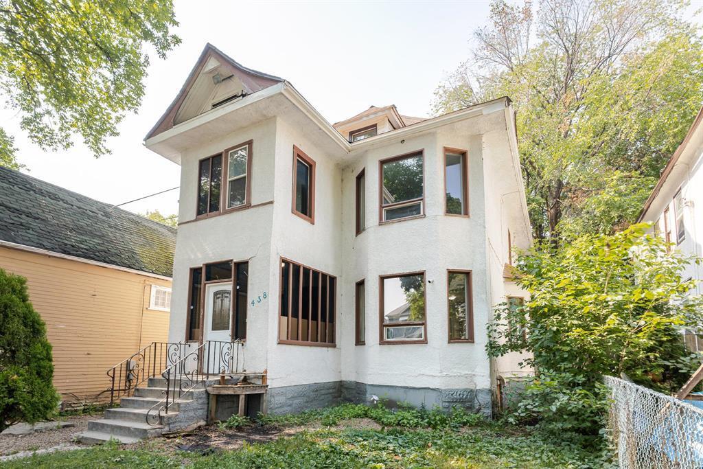 438 St John'S Avenue  Winnipeg MB R2W 1H7 photo