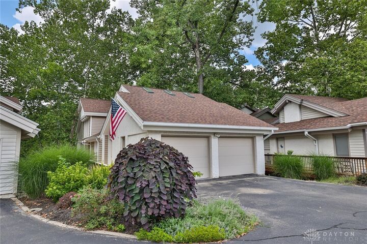 Property Photo: 1464 W Alex Bell Road OH 45459