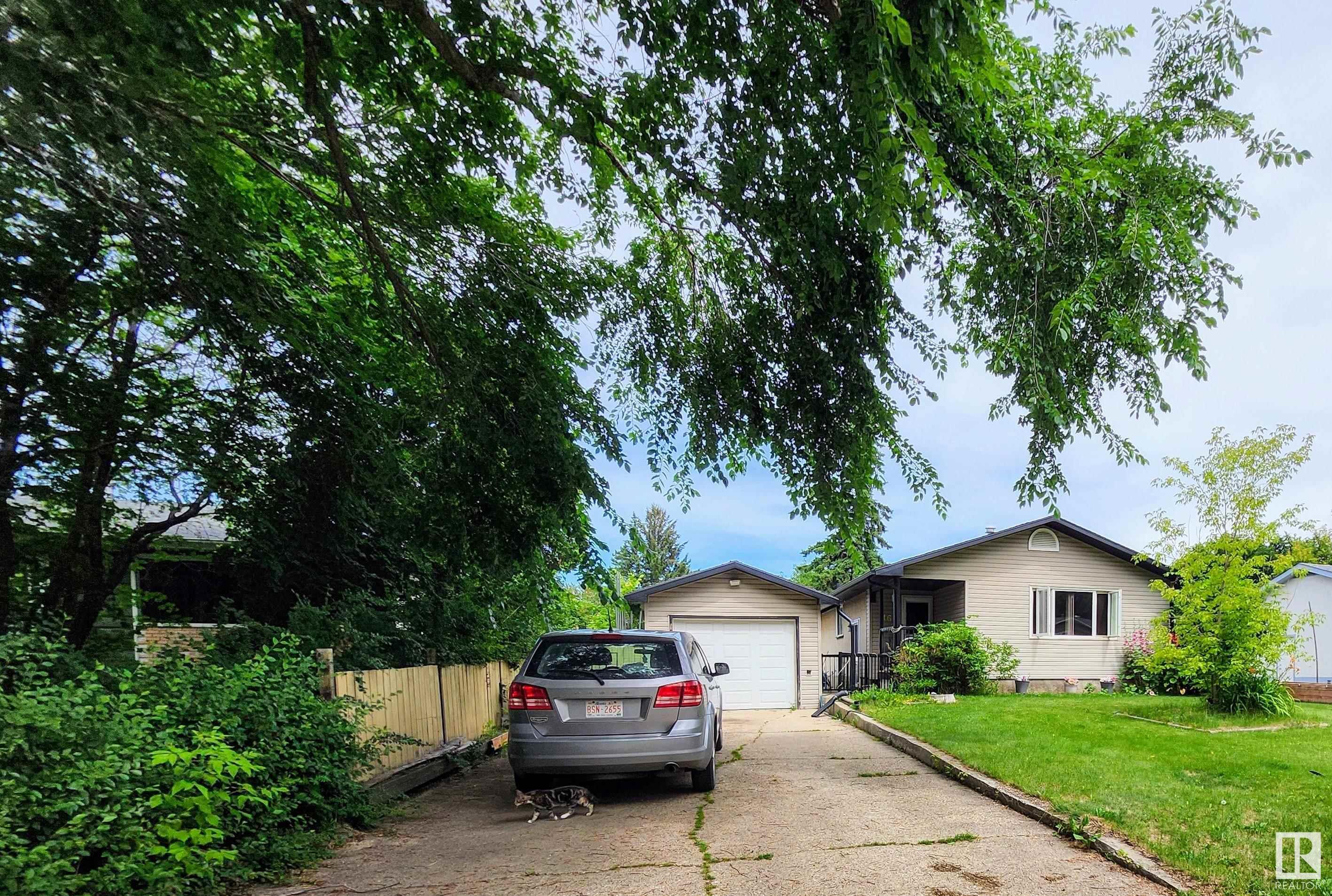 Property Photo:  16 Raven Drive  AB T8A 0C5 