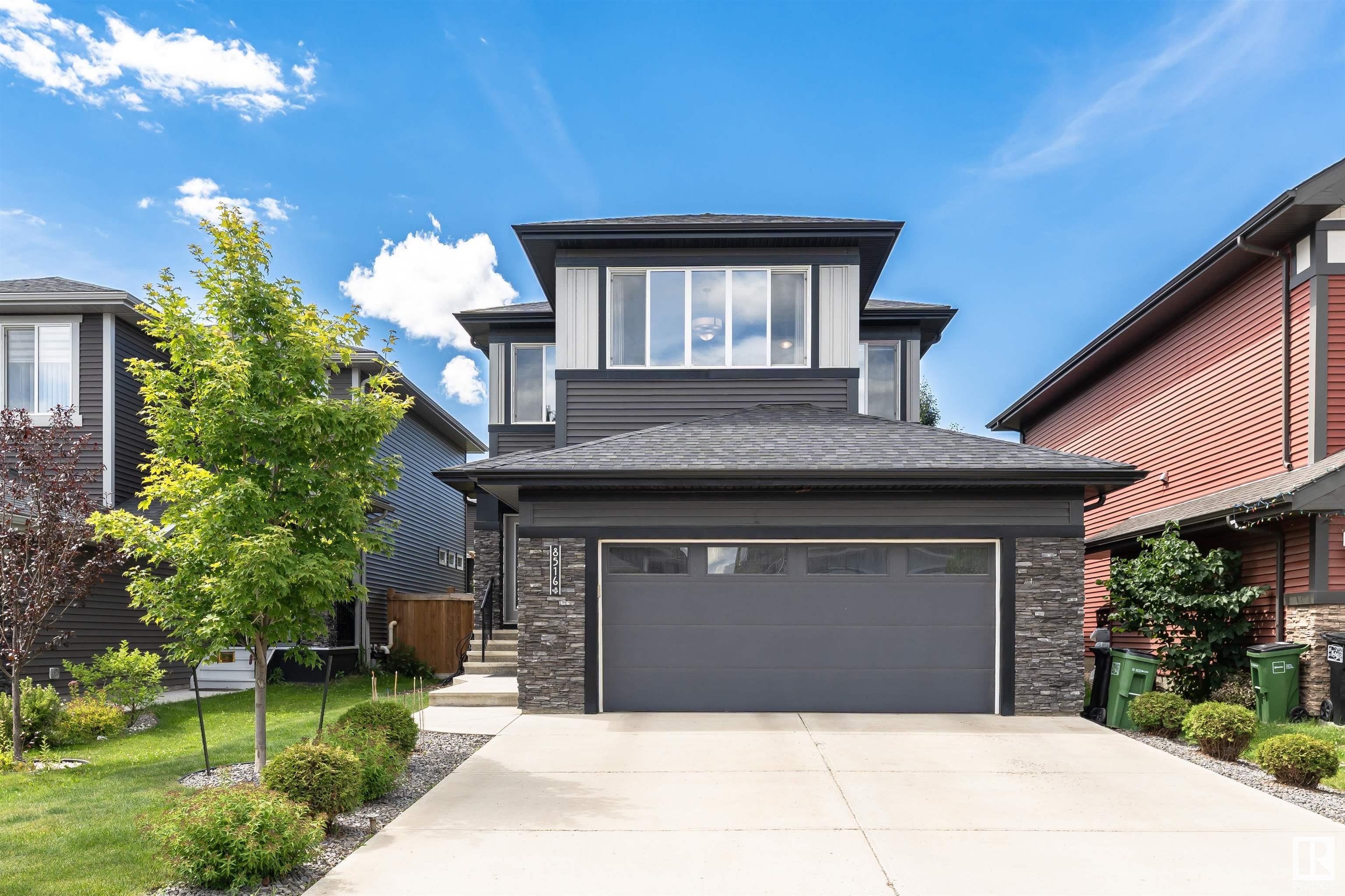 Photo de la propriété: 8516 219 Street NW AB T5T 7C9