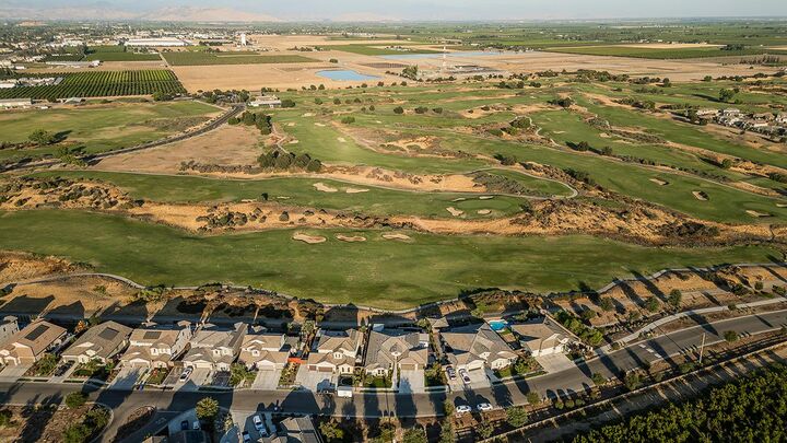 Property Photo:  400 Ridge Creek Estates Way  CA 93618