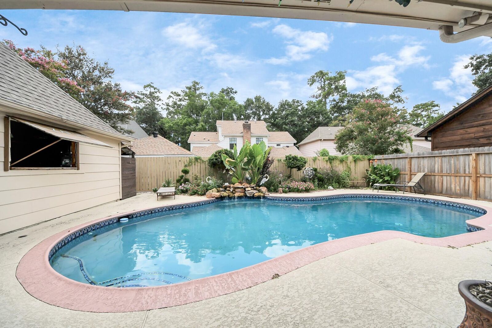 Property Photo: 6906 Apple Valley Lane TX 77069