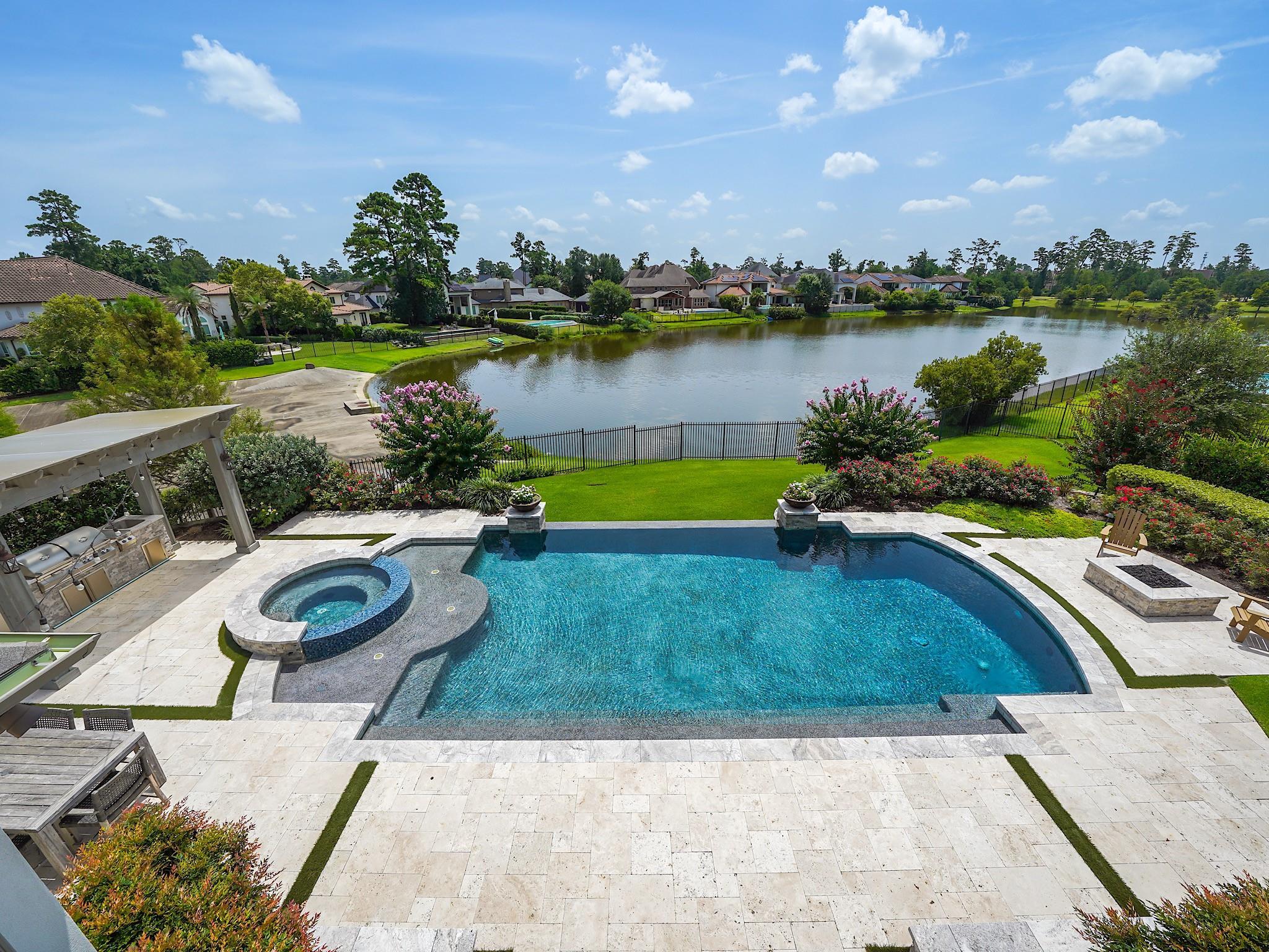 Property Photo: 6 Kimberling Court TX 77375