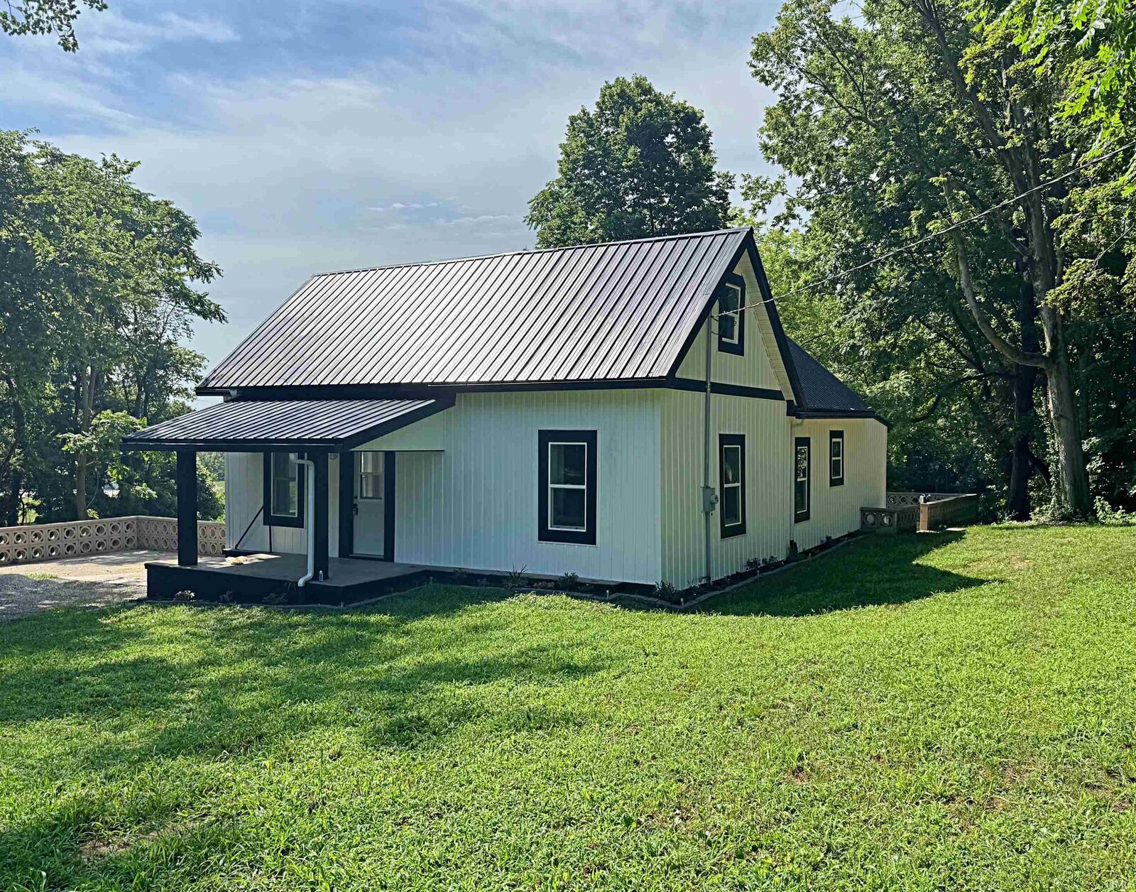 Property Photo: 305 E Jefferson Street IN 47528
