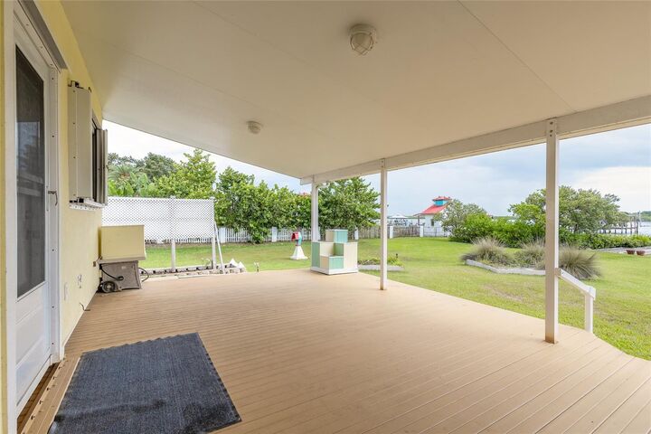 Property Photo:  417 N Riverside Drive  FL 32132 