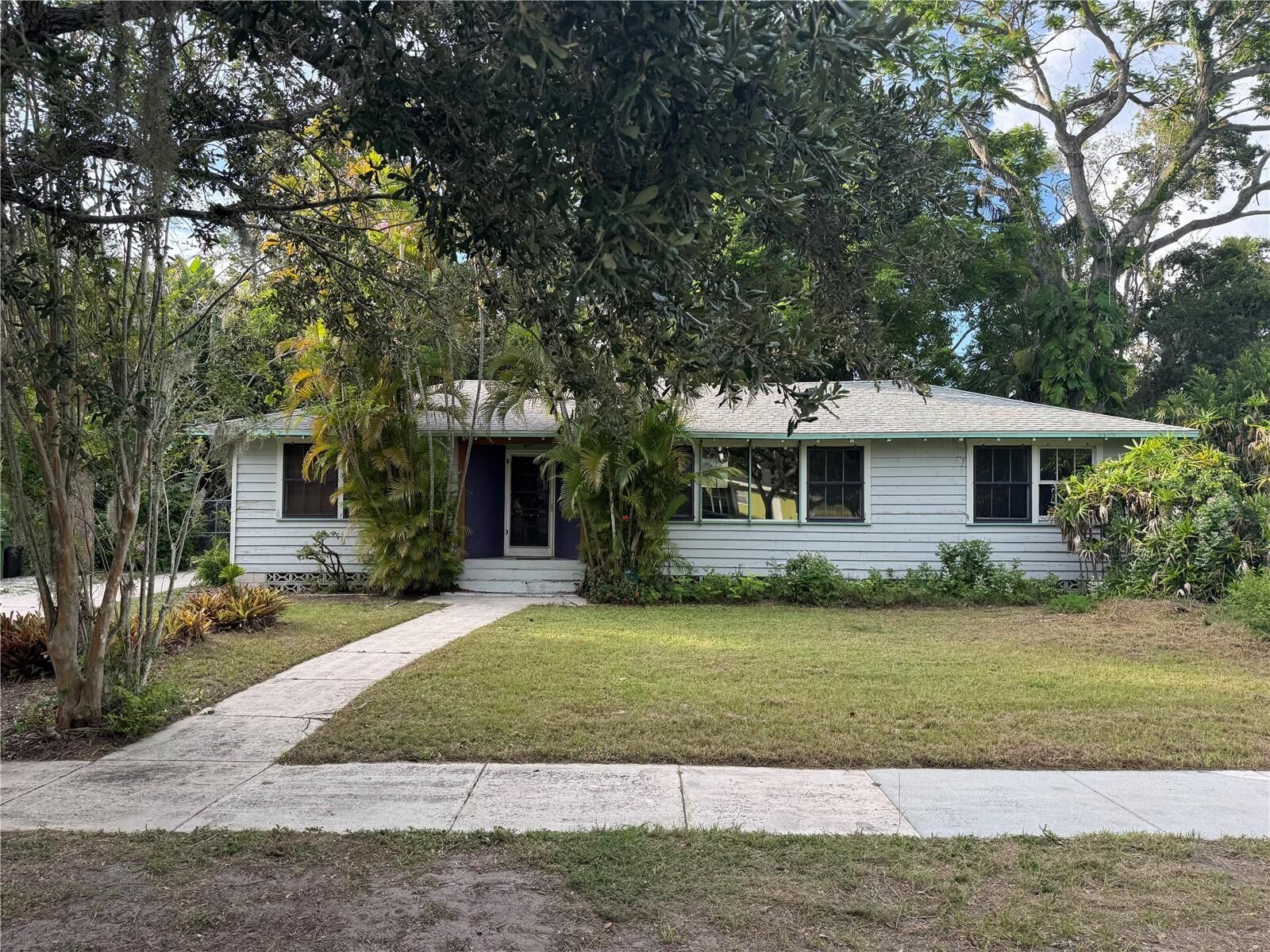 Property Photo:  1109 Patterson Drive  FL 34234 