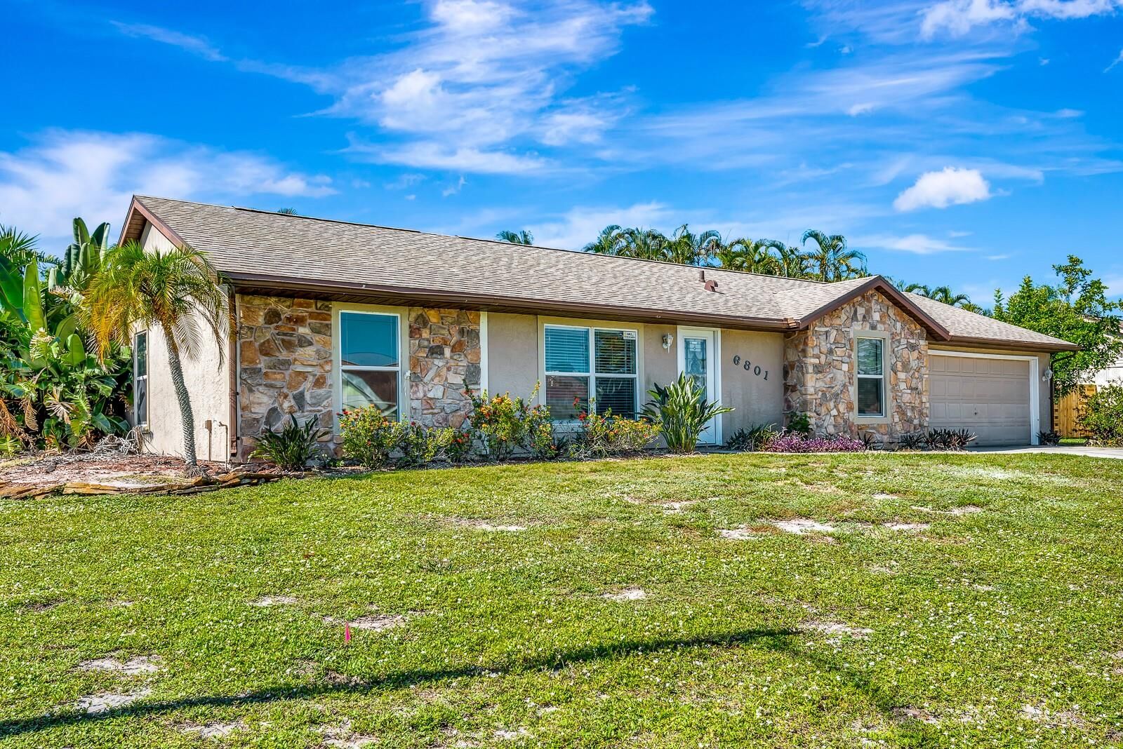 Property Photo: 6801 34th Avenue W FL 34209