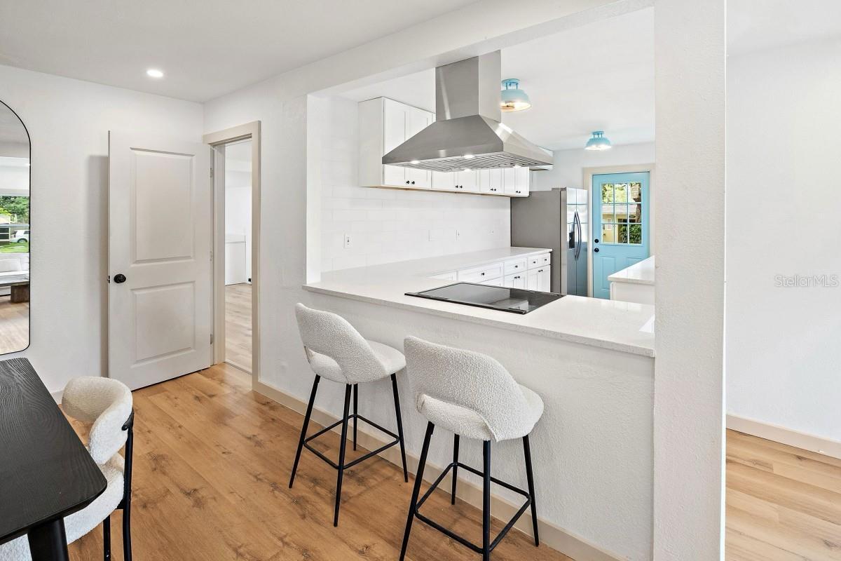 Property Photo: 1901 18th Avenue N FL 33713