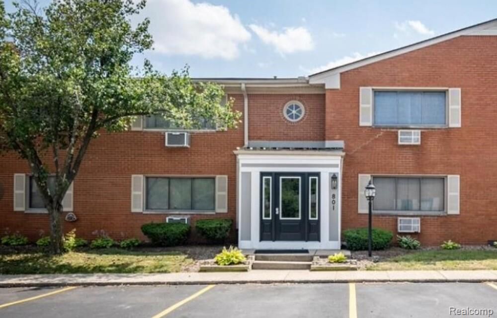 Property Photo:  801 Plate Street 201  MI 48307 1646 