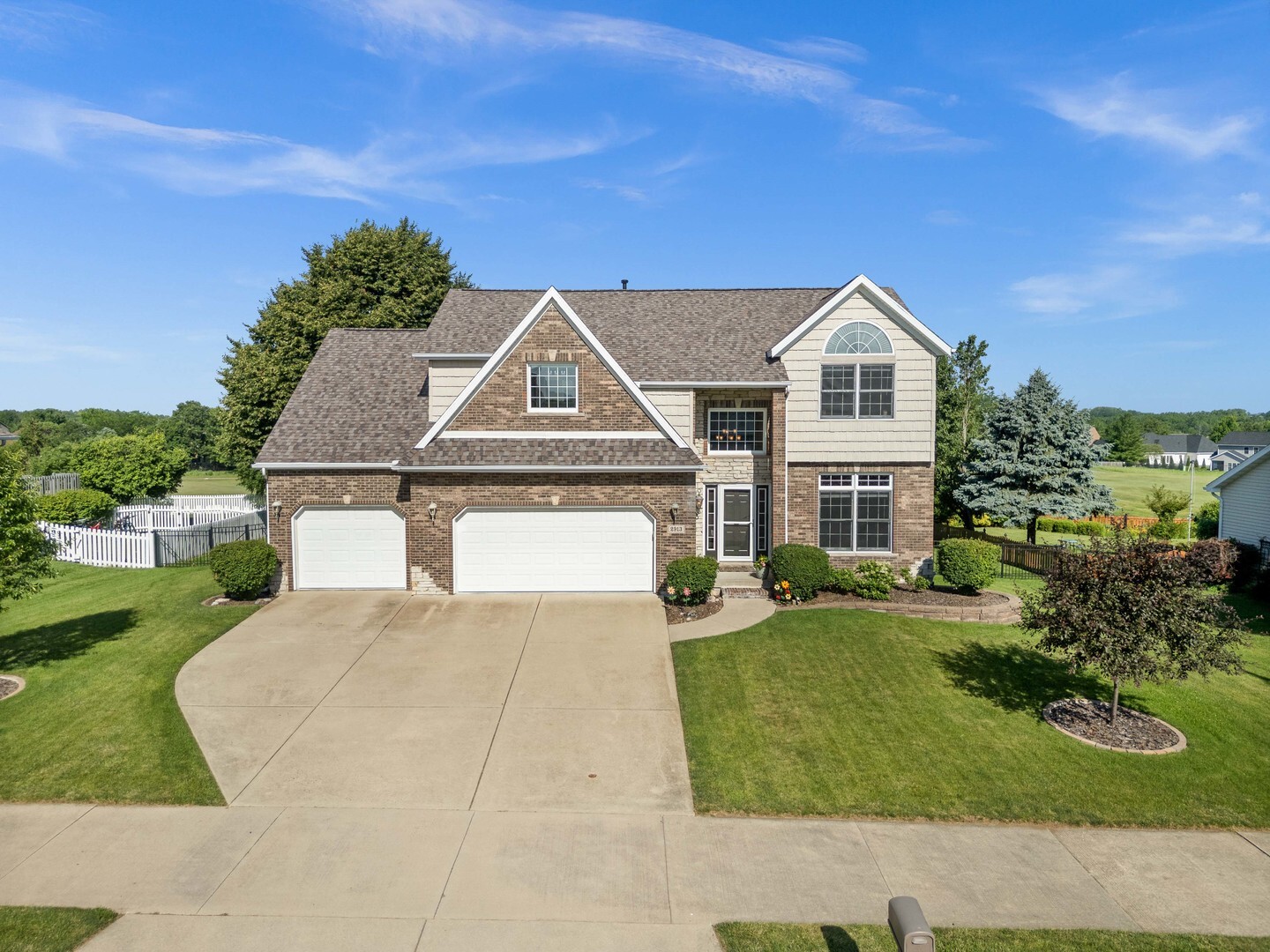 Property Photo: 2913 Fox Creek Road IL 61705