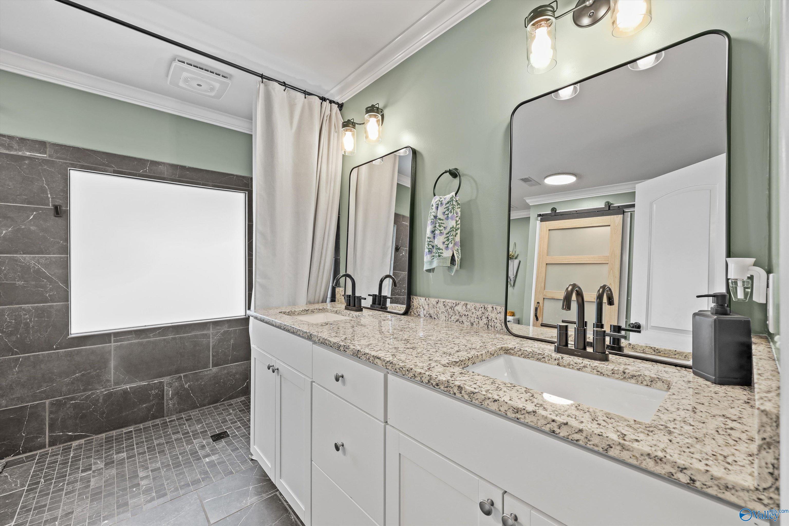 Property Photo:  306 Golden Russet Circle  AL 35749 