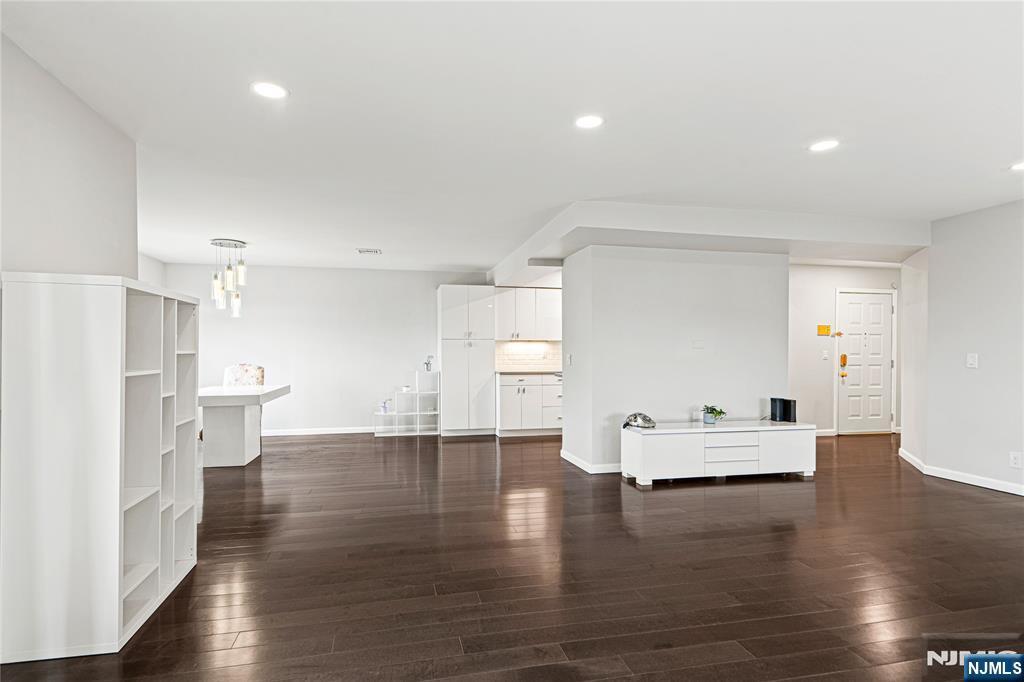Property Photo:  633 Palisade 6B  NJ 07010 