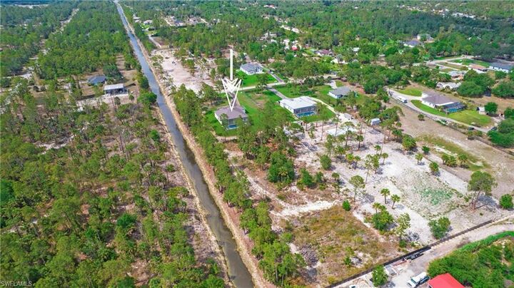 Property Photo: 2308 6th Ave SE FL 34117
