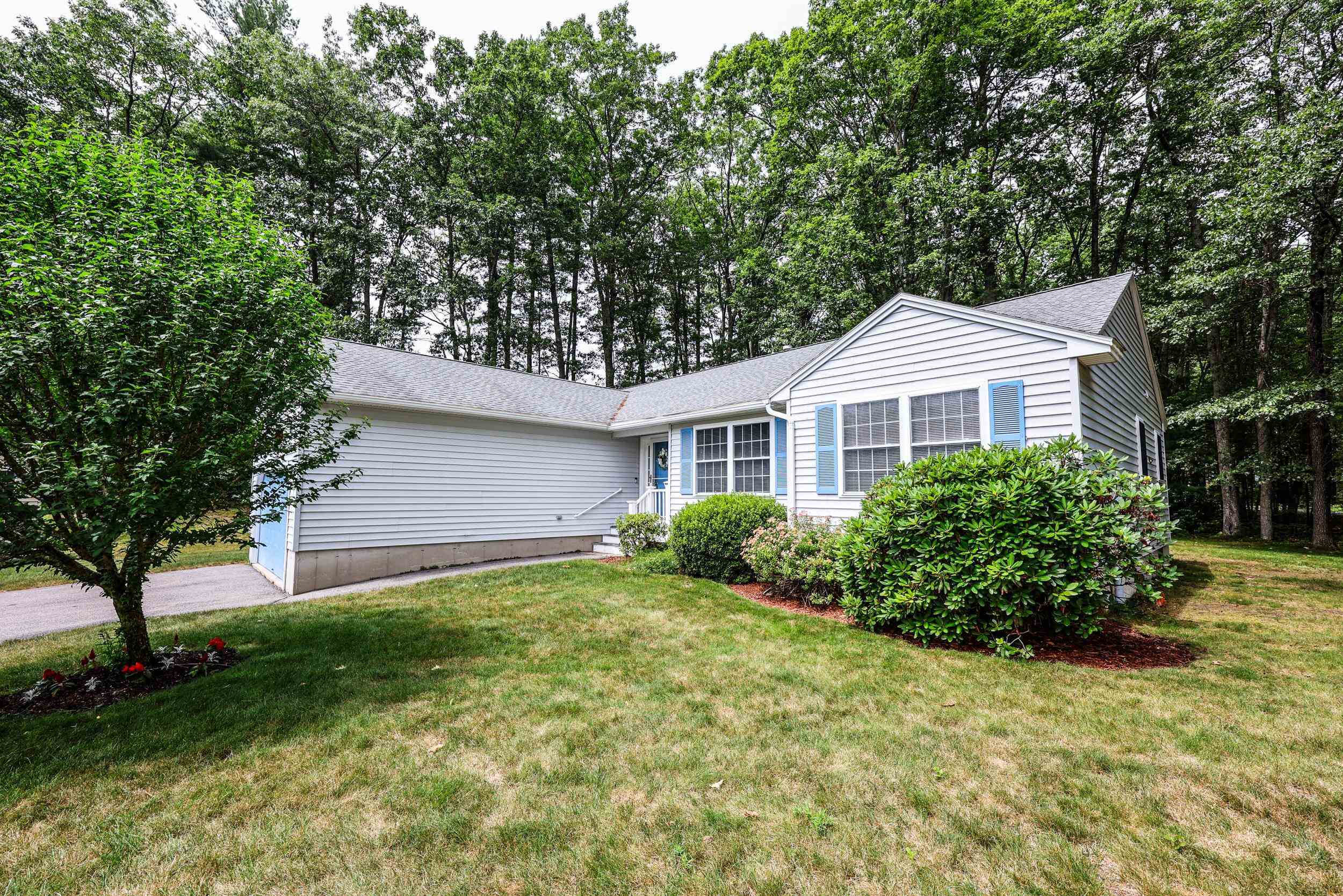 Property Photo: 3 Glasgow Circle NH 03051