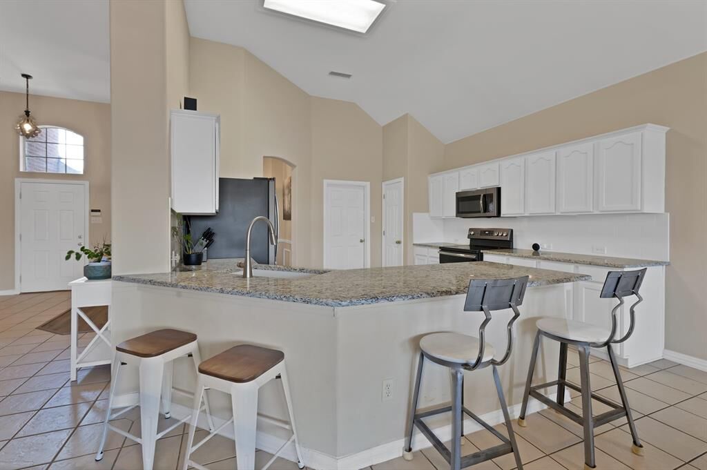 Property Photo: 6944 Stockton Drive TX 76132