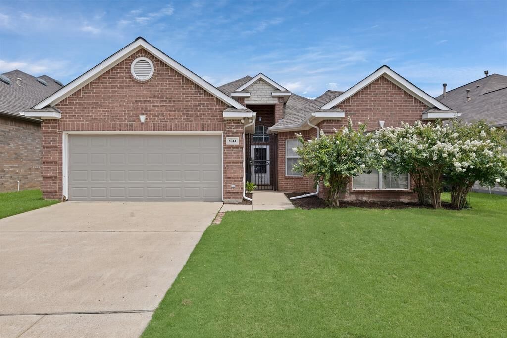Property Photo:  6944 Stockton Drive  TX 76132 