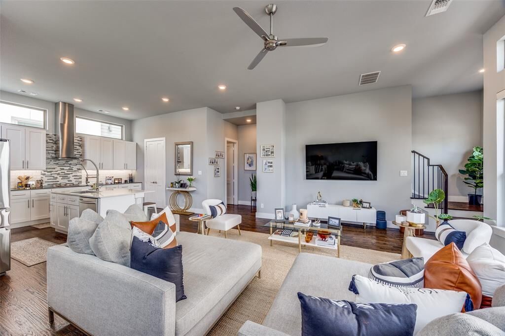 Property Photo: 4222 Roseland Avenue 101 TX 75204
