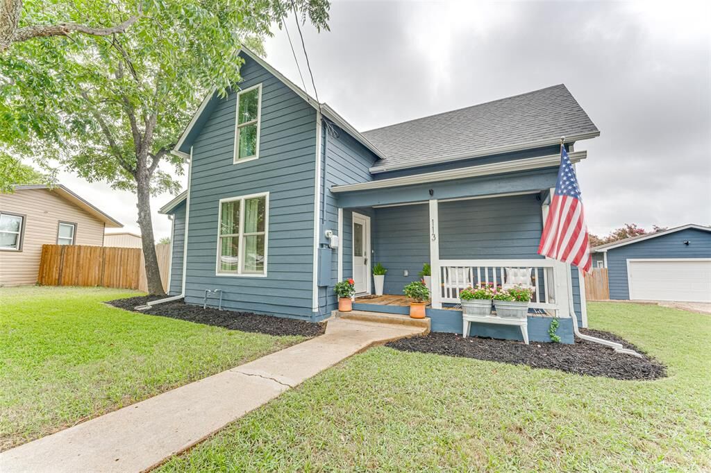 Property Photo: 113 Sewell Avenue TX 76065