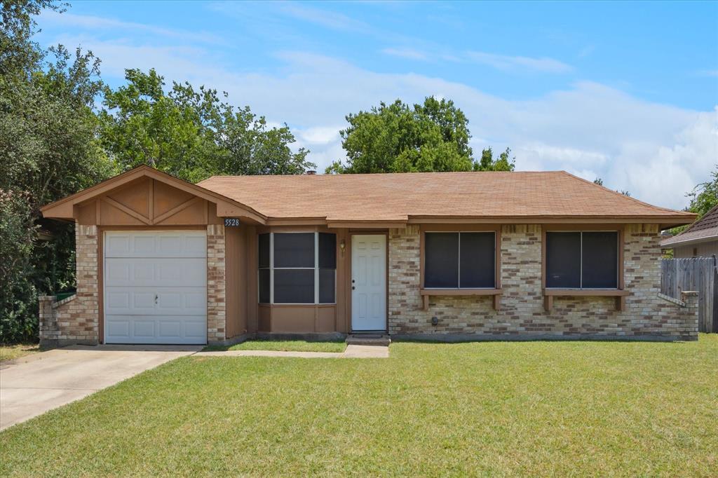 Property Photo: 5528 Dunson Drive TX 76148