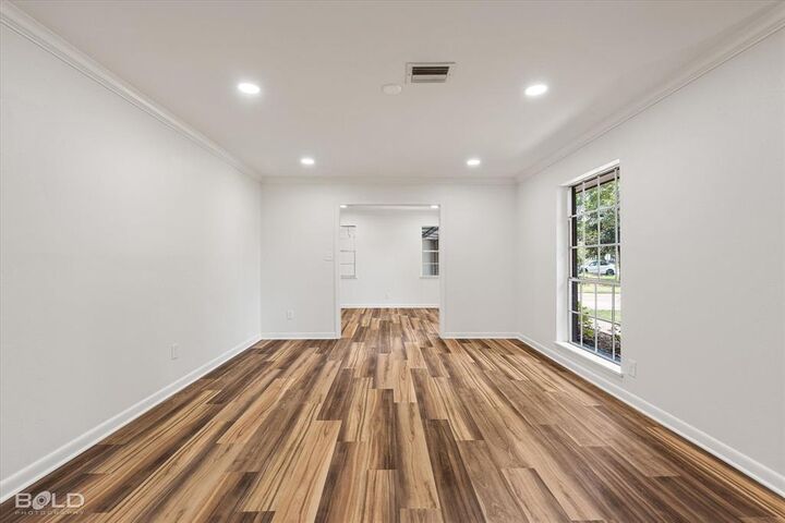 Property Photo:  261 Pierremont Road  LA 71105