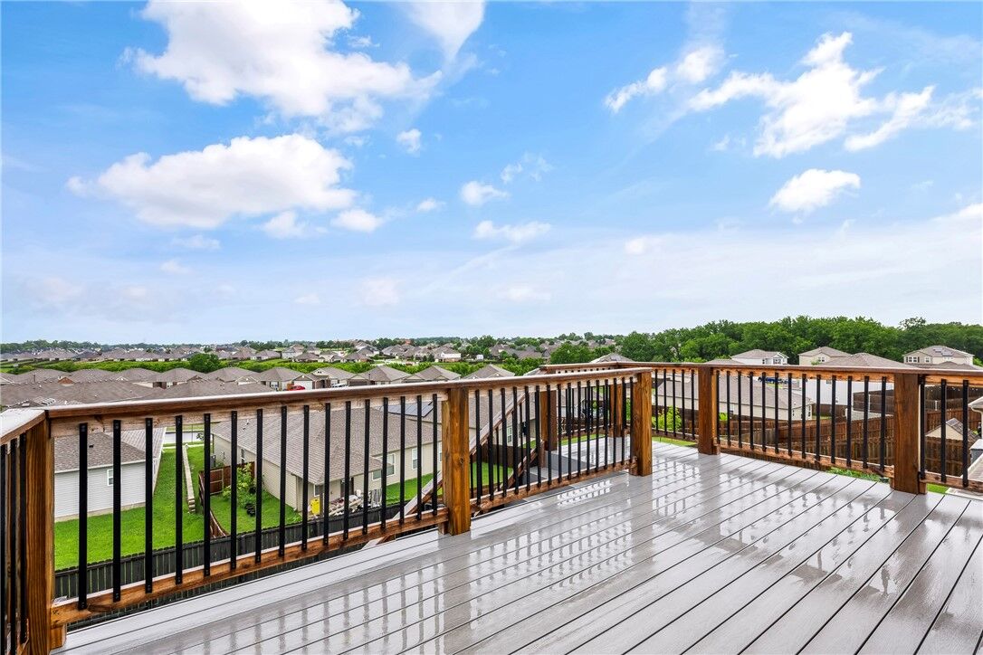 Property Photo:  615 Woodcreek Street  AR 72745 