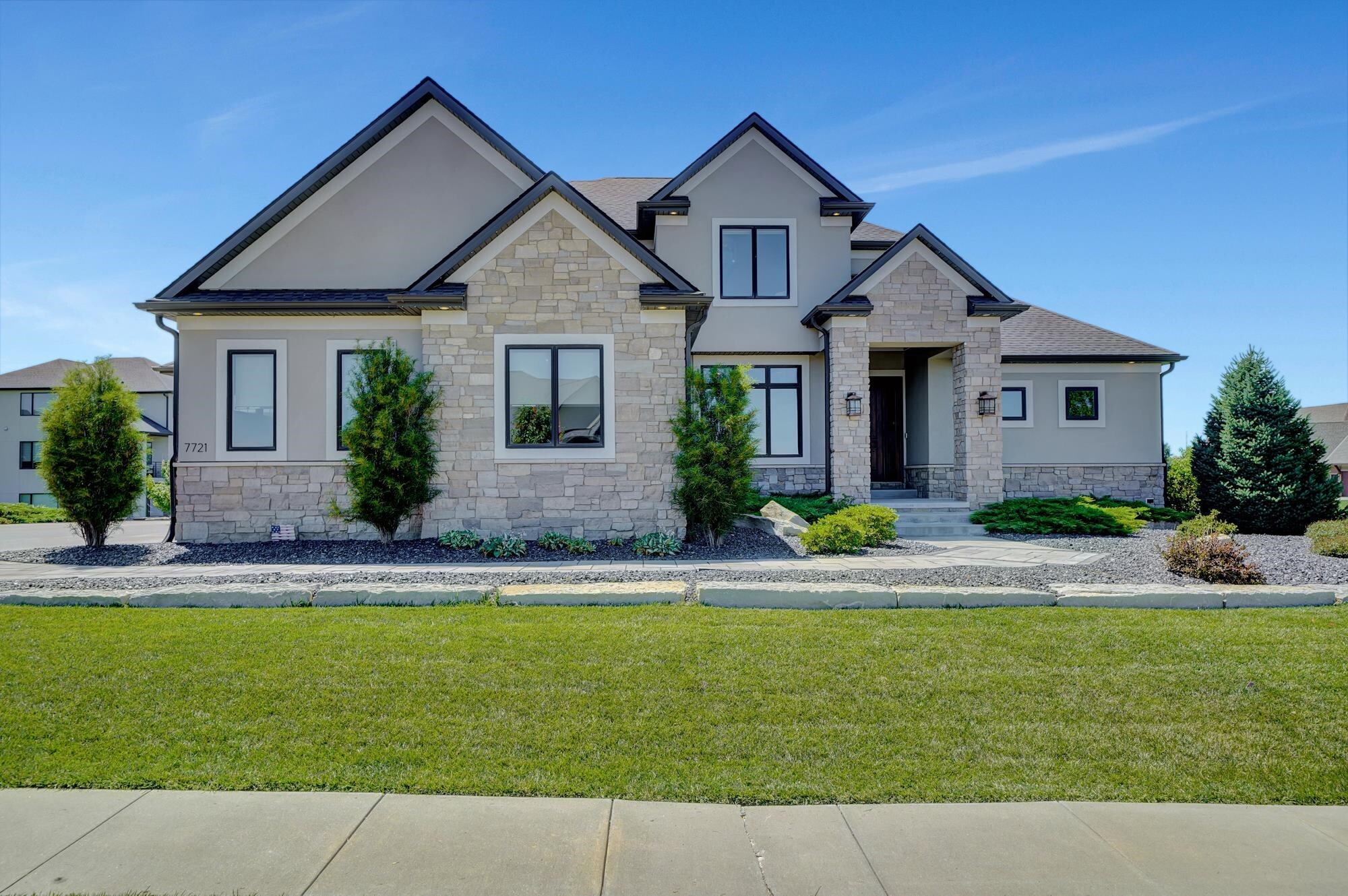 Property Photo: 7721 S 97 Bay NE 68526