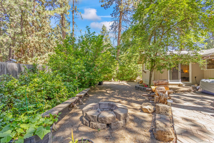 Property Photo: 60939 Amethyst Street OR 97702