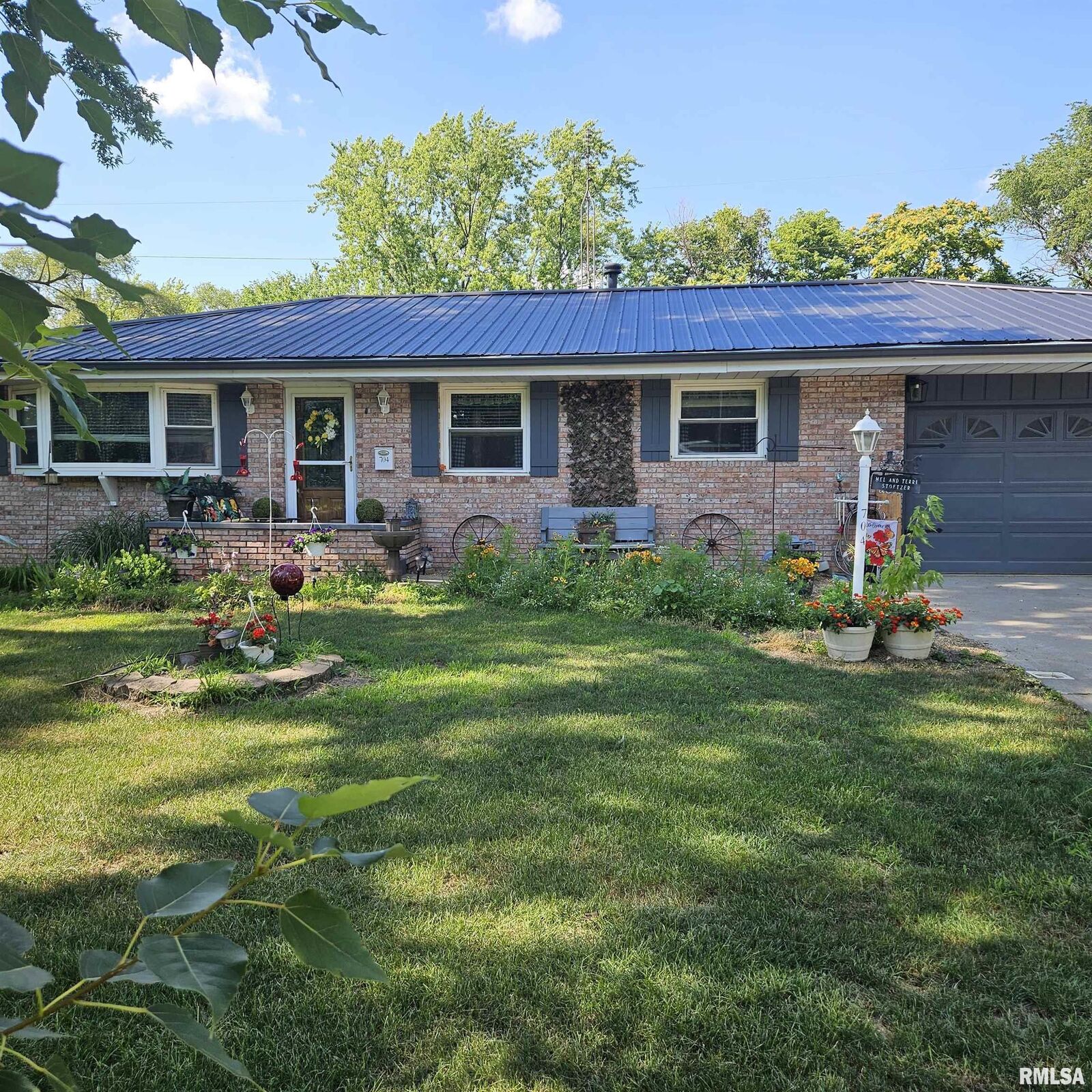 Property Photo:  704 N Cherry Street  IL 61410 