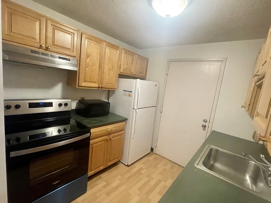 Property Photo: 9 Village Rock Ln 11 MA 01760