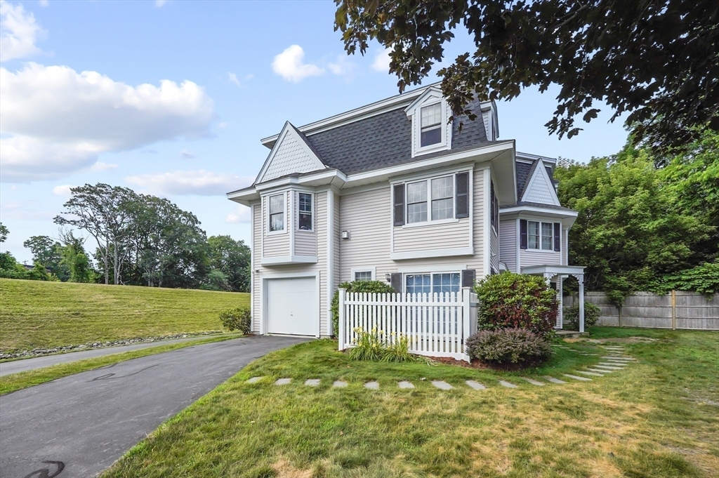14 Victoria Garden B  Framingham MA 01701 photo