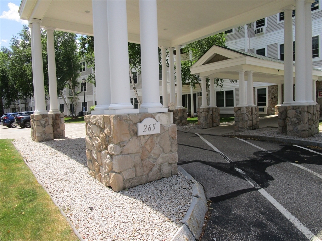 Property Photo:  265 Edward J Roy Dr 101  NH 03104 
