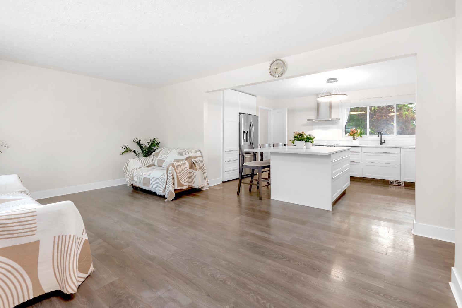 8228 5 Street SW  Calgary AB T2V 1C5 photo