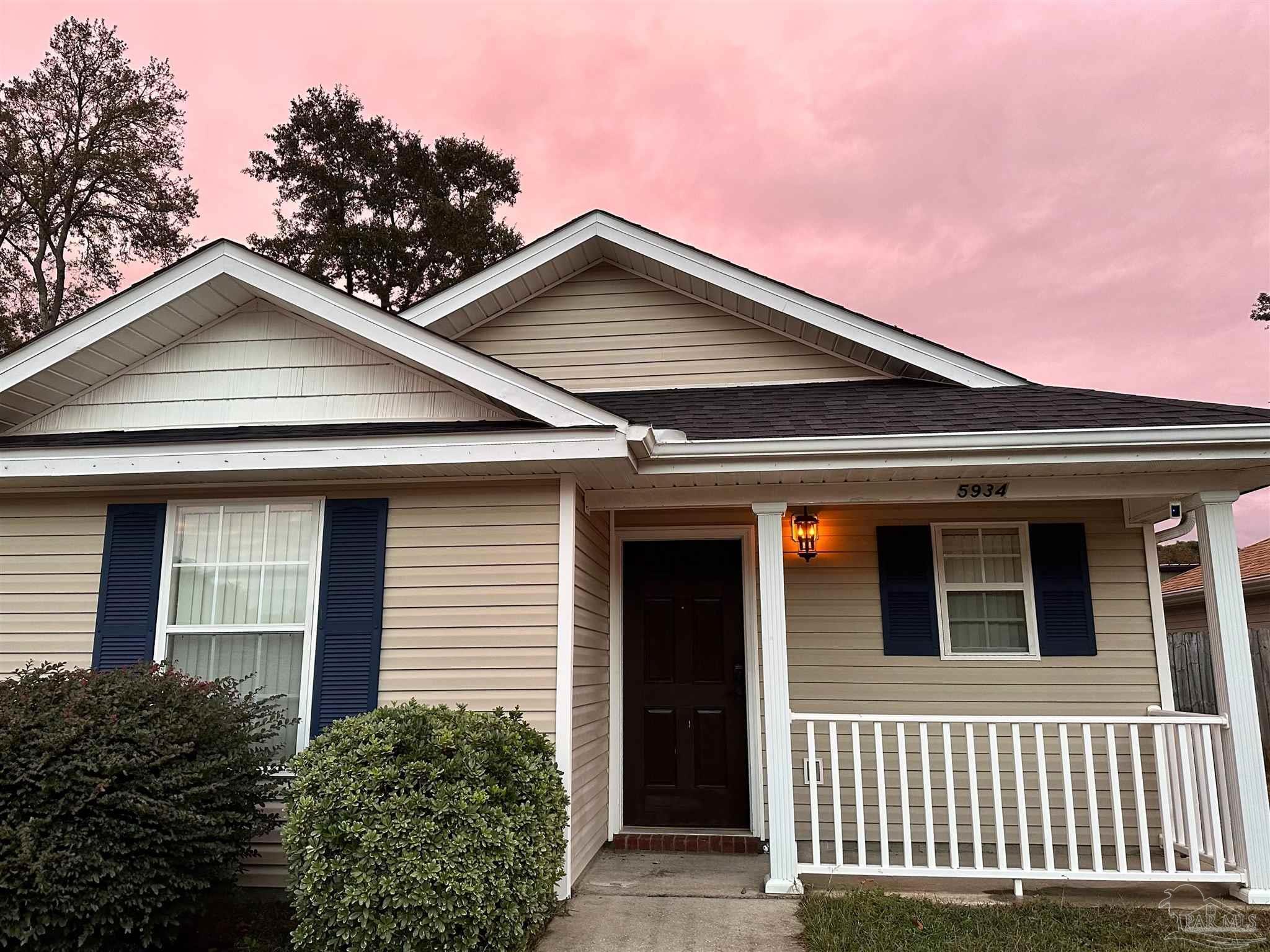 Property Photo: 5934 Bilek Dr FL 32526