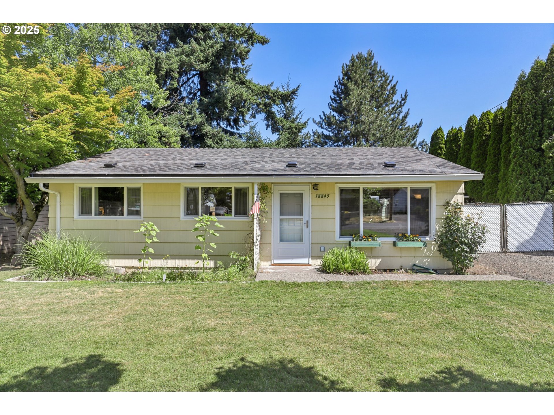 Property Photo: 18845 NE Couch Ln OR 97230