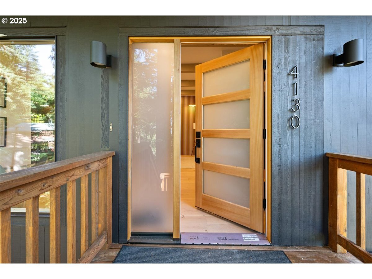 Property Photo: 4130 SW Chesapeak Ave OR 97239