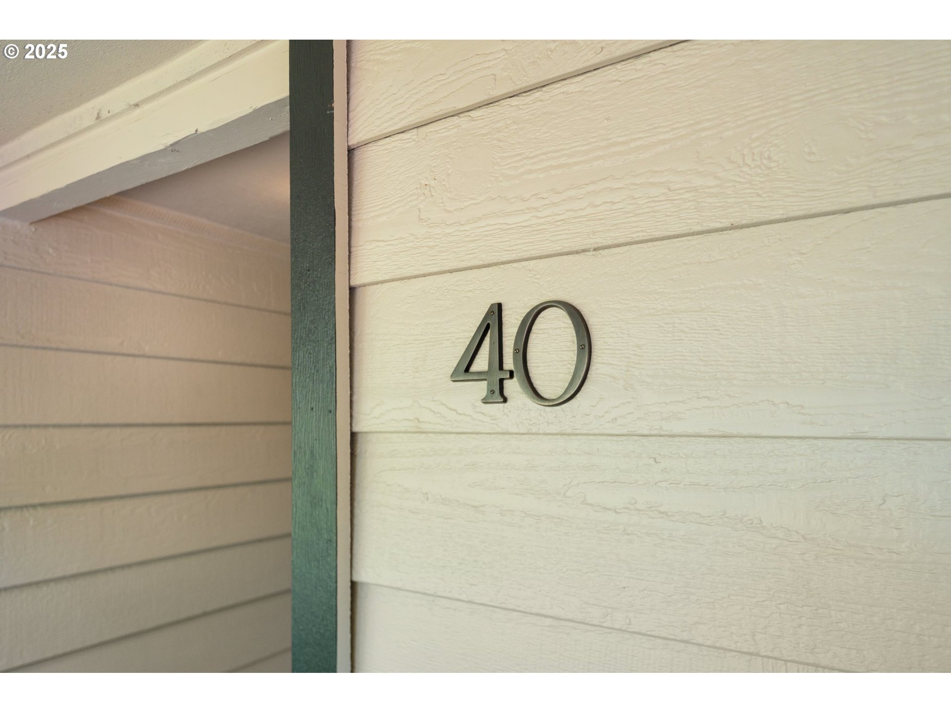 Property Photo: 29700 SW Courtside Dr 40 OR 97070